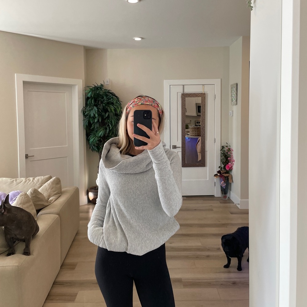 Lululemon sweater